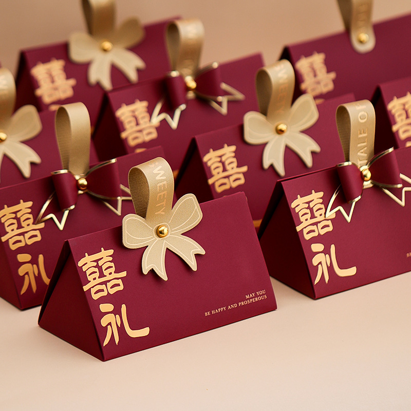 In túi giấy đựng hộp quà cưới 