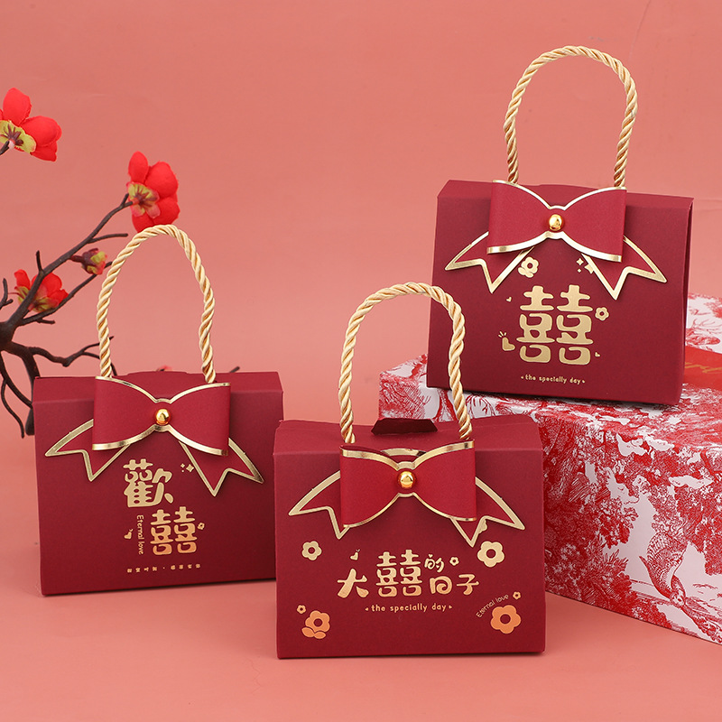 In túi giấy đựng hộp quà cưới 