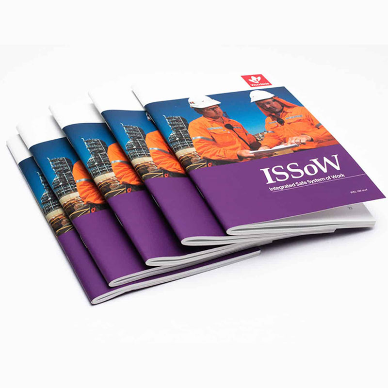 Catalogue bấm ghim giữa